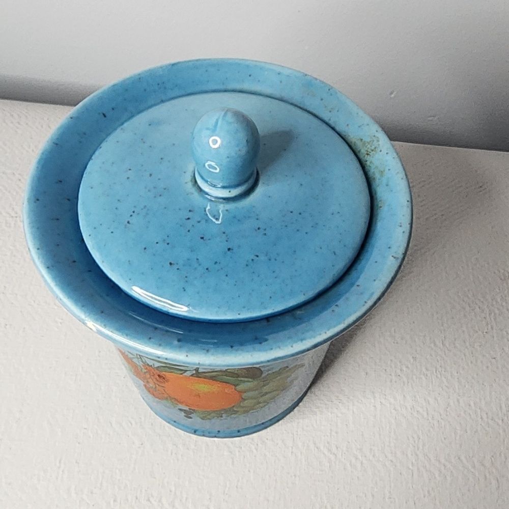 Vtg Hyalyn 914 USA Pottery w/ Orange Grapes Design Cookie jar/ Canister 5 3/4in" - Picture 4 of 8